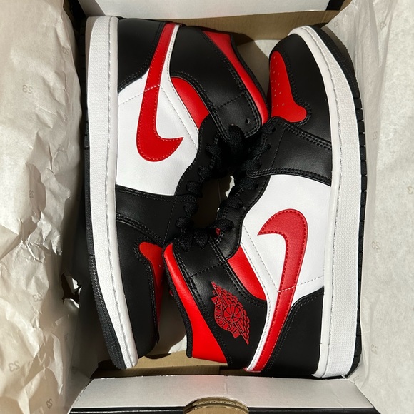 AIR JORDAN 1 MID BLACK/FIRE RED-WHITE - Picture 3 of 9
